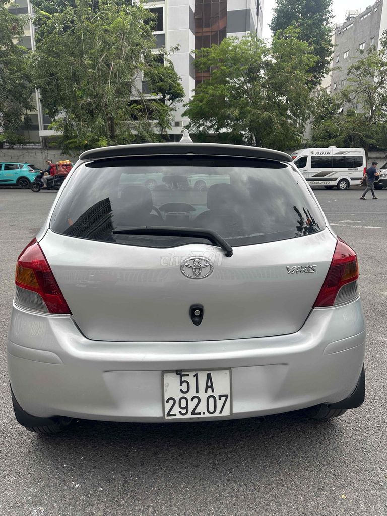 Toyota Yaris 2011 photo 2