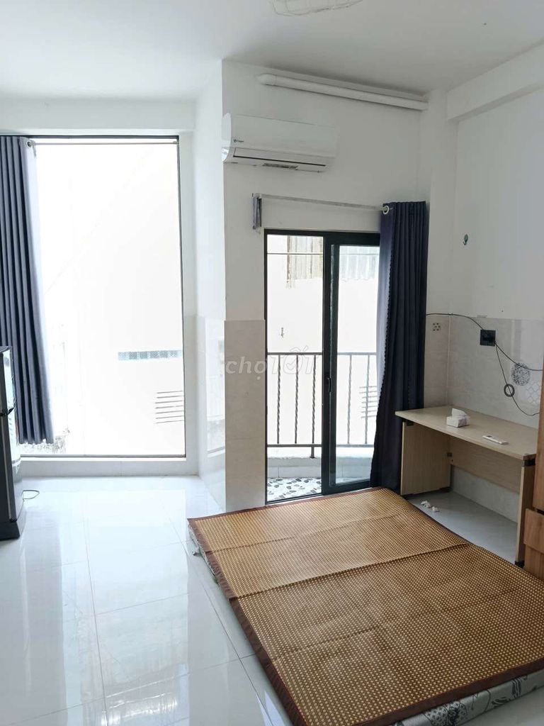 phòng mới ,sát Q1,nt cao cấp thang máy,giá rẻ 
