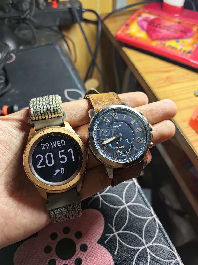 Galaxy Watch &Fossil Grant Hybrid . Mua bán Thiết bị đeo thông minh tại Thành phố Dĩ An Bình Dương được đăng bởi Võ Hoàng Tú hình 1