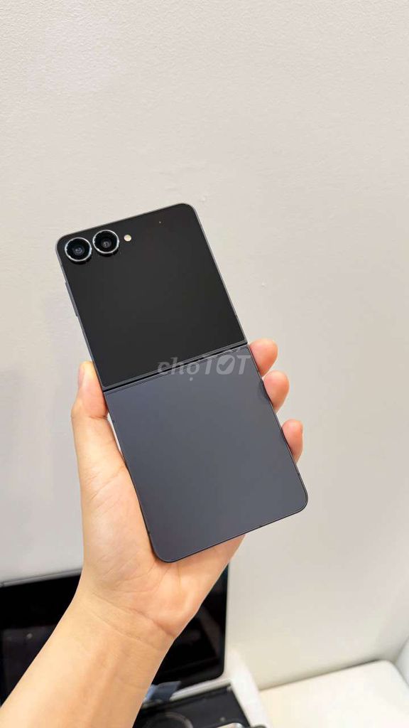 Samsung Z Flip7 512GB Đen Hàn Quốc 2 sim. Mua bán Điện thoại tại Quận Ba Đình Hà Nội được đăng bởi TRẦN MINH SƠN hình 1
