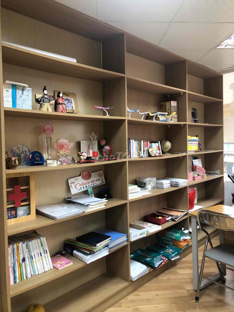 Giá sách gỗ màu nâu nhạt mới. Mua bán Tủ, kệ gia đình tại Quận Cầu Giấy Hà Nội được đăng bởi Nguyen thi bich van hình 1