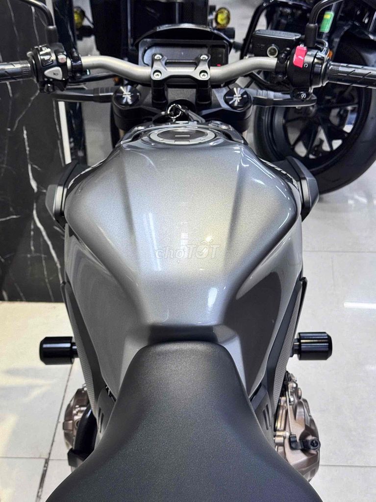 Honda CB650R 2023 серая 2 800 км
