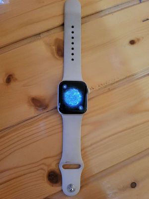 đang cần bán Apple Watch SE. Mua bán Thiết bị đeo thông minh tại Huyện Hàm Thuận Bắc Bình Thuận được đăng bởi Chuột Kelly