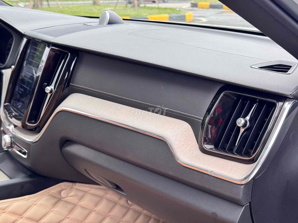 Volvo XC60 T6 awd Inscription 2018. Mua bán Ô tô tại Quận Long Biên Hà Nội được đăng bởi Trang Gala hình 16