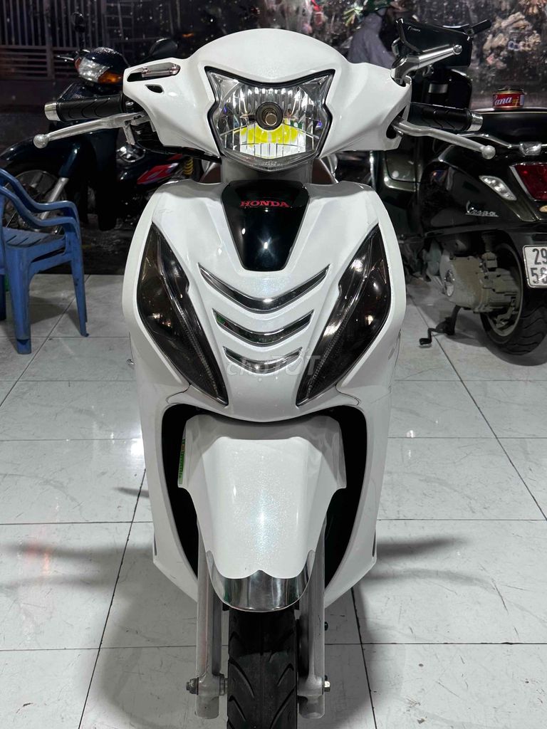 Honda Vision, белый, скутер