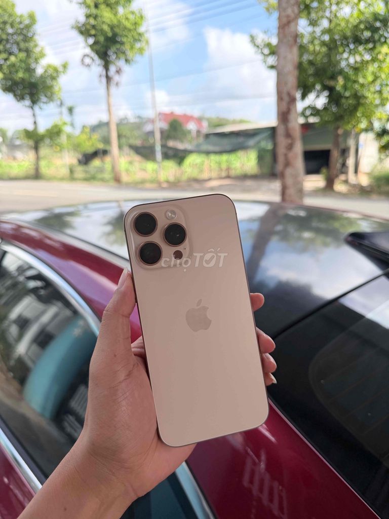 Apple iPhone 16 Pro Max 256GB Vàng. Mua bán Điện thoại tại Huyện Châu Đức Bà Rịa - Vũng Tàu được đăng bởi Lê Quang Sáng hình 1