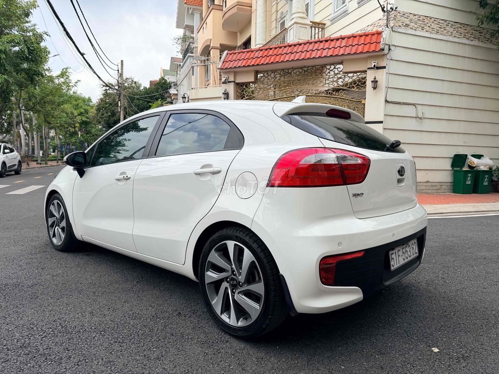 Kia Rio 1.4 AT хэтчбек 5 мест 2015 Корея