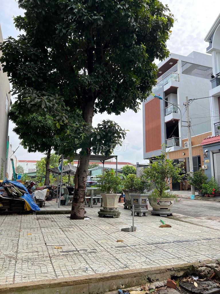 Nhà chính chủ xd kiên cố như hình đã hoàn công chỉ vào ở tặng nội that