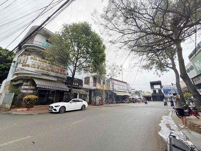 cho thuê nhà 3 tầng 2 mặt tiền Ama khê. Cho thuê văn phòng, mặt bằng kinh doanh tại Thành phố Buôn Ma Thuột Đắk Lắk được đăng bởi Nguyễn Văn Lực