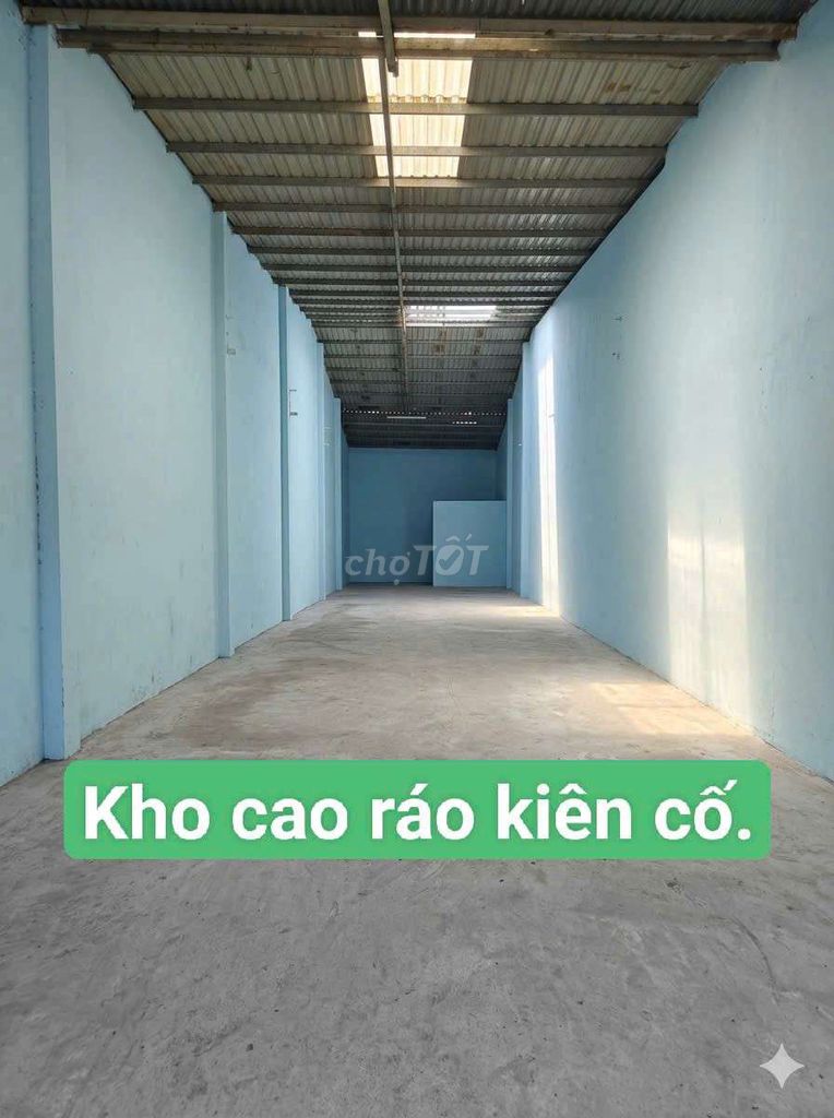 Склад 5x40 на фасаде улицы Лай Хунг Кыонг, Винь