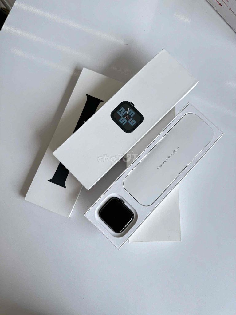 Apple Watch SE 2 - 44mm - FULL BOX -BH: 27/04/2025