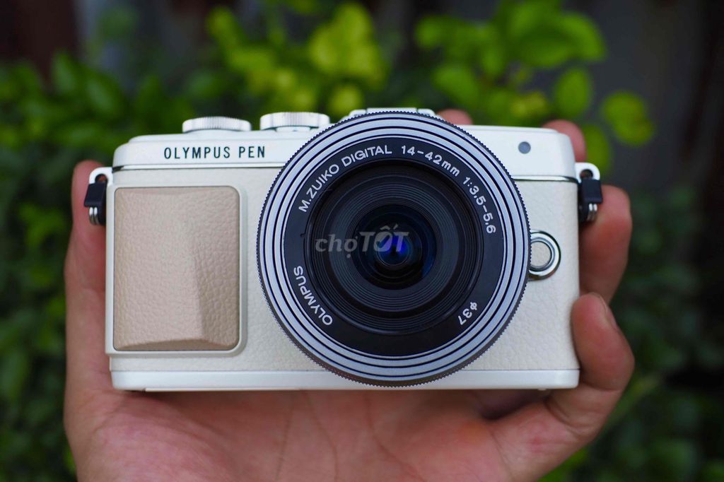 Olympus Epl7+14-42. Likenew