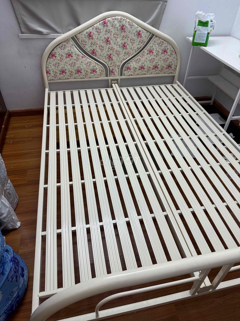 Giường sắt 1m4 x 2m Trắng. Mua bán Giường, chăn ga gối nệm tại Quận Bình Tân Tp Hồ Chí Minh được đăng bởi Quyên Trần hình 1