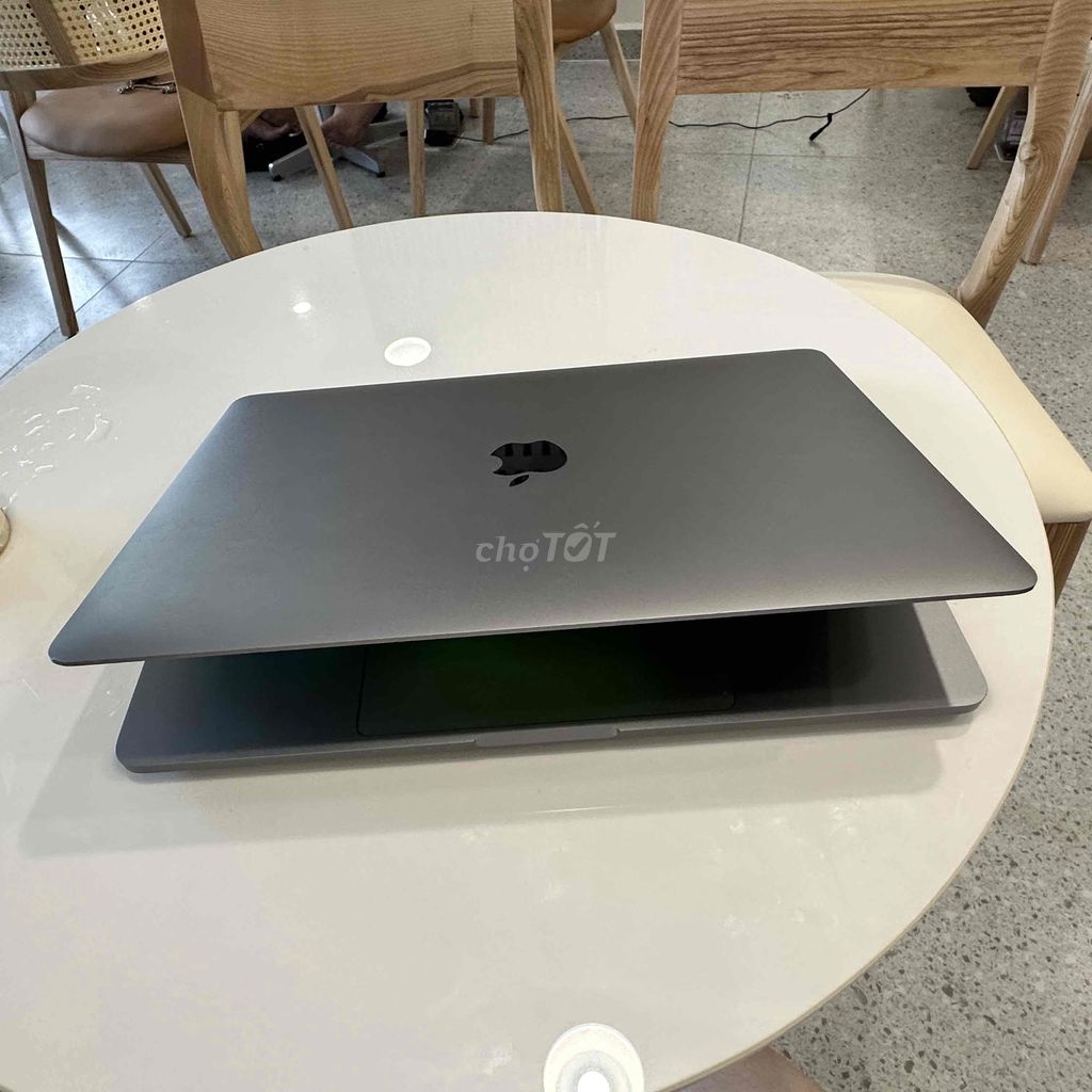 Macbook Pro 2020 ( 13in) i7 ram 32gb ssd 512gb máy