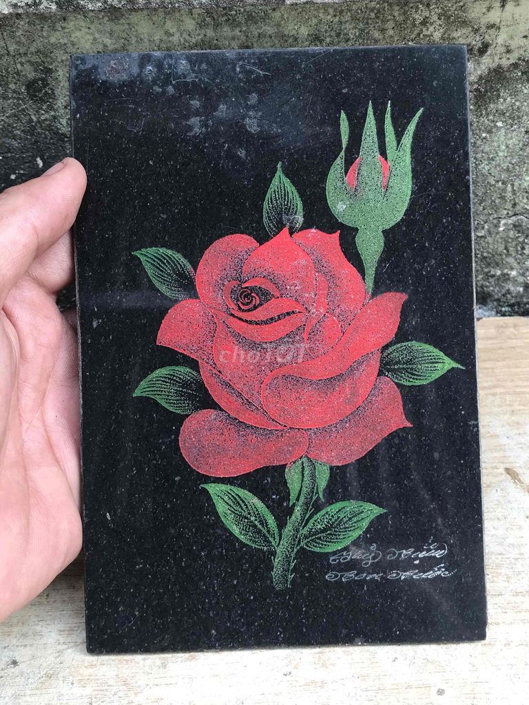 Tranh hoa hồng khắc tay trên đá hoa cương 12x18cm