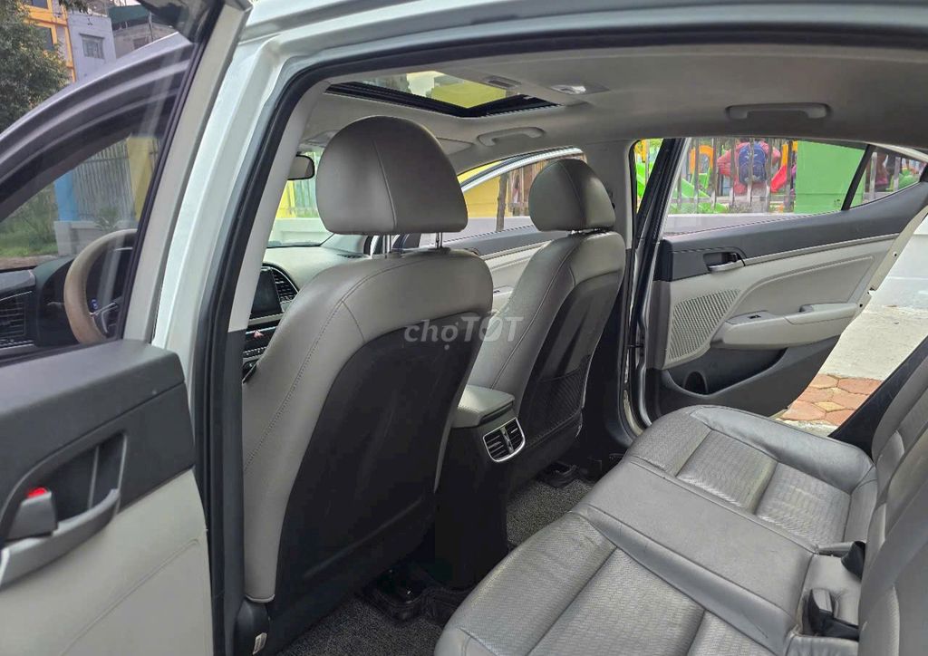 Hyundai Elantra 2016 xe tư nhân gia đình sử dụng. Mua bán Ô tô tại Quận Hà Đông Hà Nội được đăng bởi A Thịnh hình 4