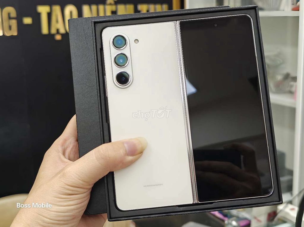 Samsung Galaxy Z Fold 5 Trắng đẹp hiếm có khó tìm. Mua bán Điện thoại tại Quận Hai Bà Trưng Hà Nội được đăng bởi Boss Mobile hình 1