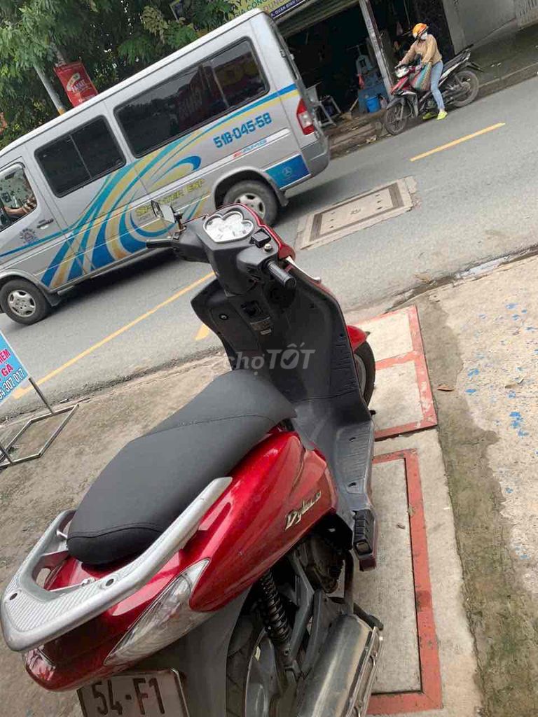 Honda Dylan Đỏ. Mua bán Xe máy tại Quận Bình Tân Tp Hồ Chí Minh được đăng bởi CẦM ĐỒ THÀNH ĐẠT hình 4