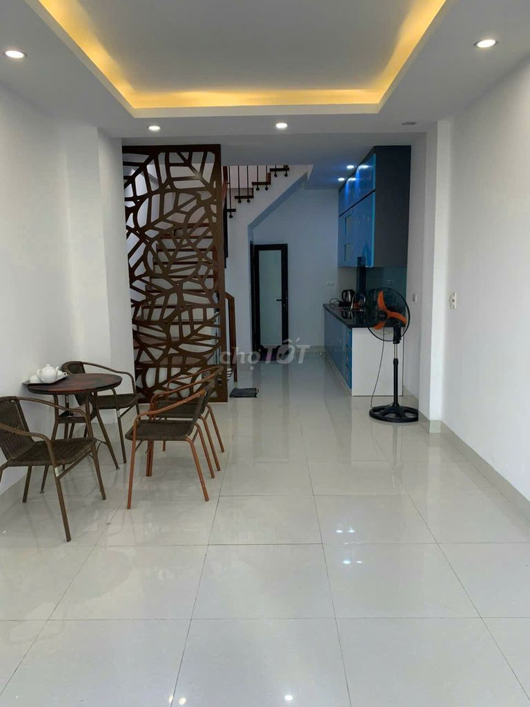 Cho thuê nhà mới tinh Hồ Tùng Mâu: 45m2, 5 tầng, 15tr