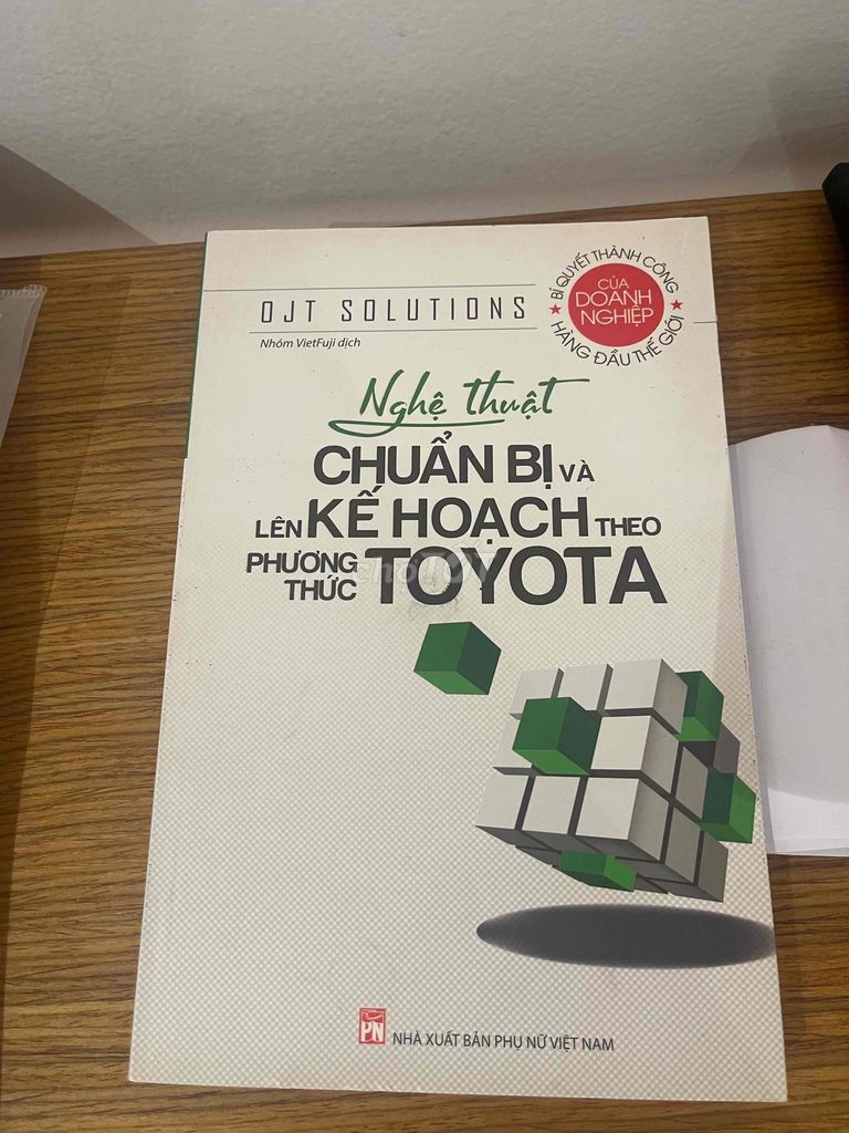 2 cuốn sách toyota