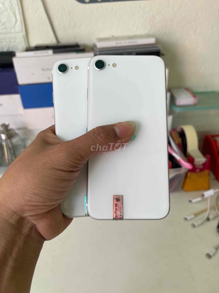Apple iPhone SE 2020 64GB Trắng Like New. Mua bán Điện thoại tại Thành phố Buôn Ma Thuột Đắk Lắk được đăng bởi táo zin BMT hình 1