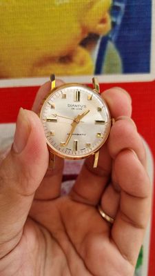 Đồng hồ Thụy Sỹ máy cót tay