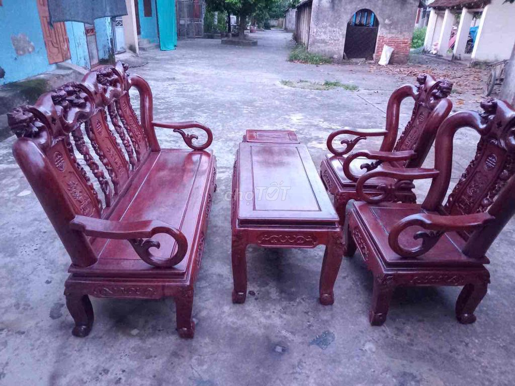 Bộ bàn ghế Gỗ Nâu đỏ đã sử dụng. Mua bán Bàn ghế tại Quận Hà Đông Hà Nội được đăng bởi Minh Vũ hình 1