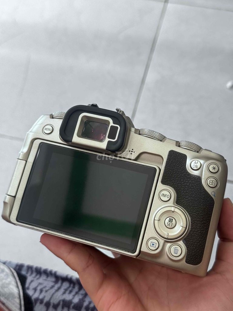 Máy ảnh Canon EOS RP Vàng đồng. Mua bán Máy ảnh, Máy quay tại Quận 3 Tp Hồ Chí Minh được đăng bởi Lê Nhung hình 1