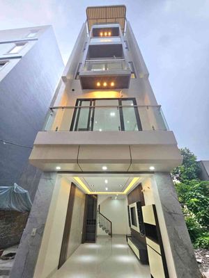Bán nhà Ngô Xuân Quảng, ô tô vào nhà, có chờ thang máy