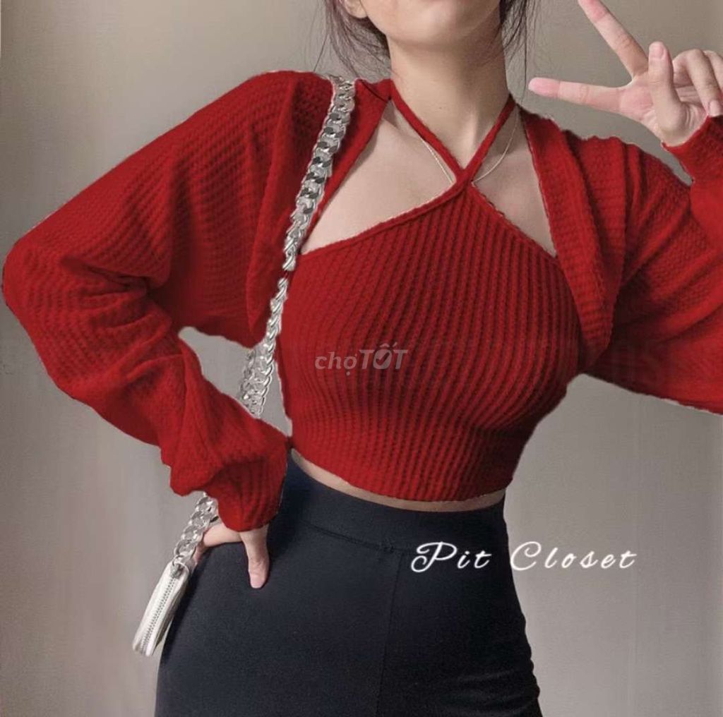 Set áo croptop nữ cổ yếm tay phồng đỏ S. Mua bán Quần áo tại Huyện Nhà Bè Tp Hồ Chí Minh được đăng bởi Lương Gia Linh  hình 1
