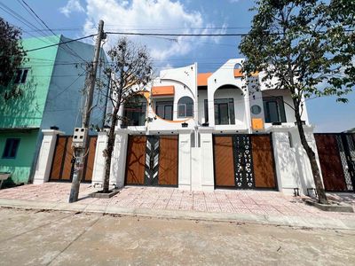 Cần bán nhà Cần Đước Long An 100m2 950tr có Sổ Hồng Riêng. Mua bán nhà ở tại Huyện Cần Đước Long An được đăng bởi Trần Hằng Anh