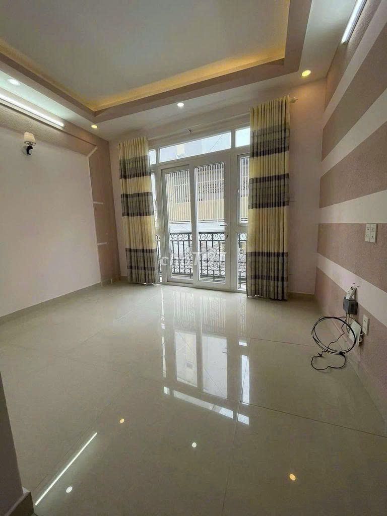 🏠 Здание в Хоанг Хоа Тхаме_4x18 м_3-й этаж