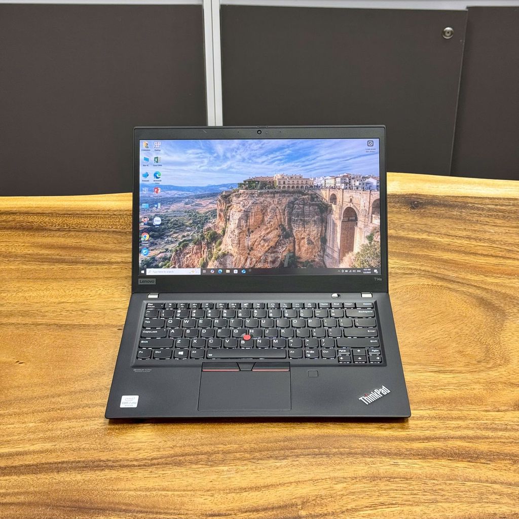 THINKPAD T14S. I7 10610U, RAM 16G-256G-14IN FHD