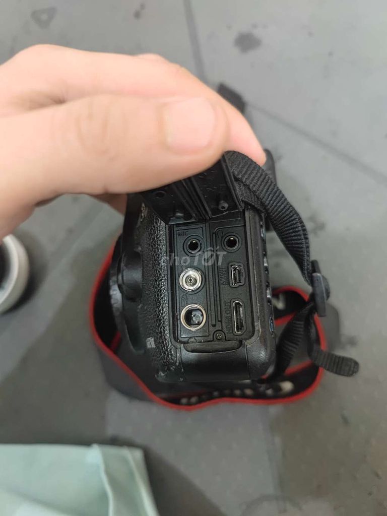 Canon 5d Mark 3 ngoại hình khá kèm 2 pin,thẻ nhớ