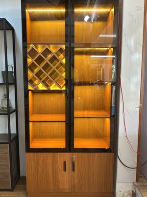 TỦ TRƯNG BÀY RƯỢU CÓ ĐÈN LED. Mua bán Tủ, kệ gia đình tại Quận Tân Bình Tp Hồ Chí Minh được đăng bởi Cửa Hàng Trần Quốc 