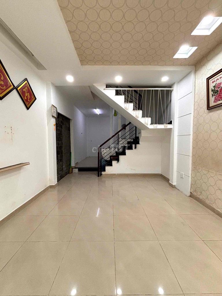 Аренда · 4 комн. · 40 м² · Quận 10, ул. Đường Sư Vạn Hạnh