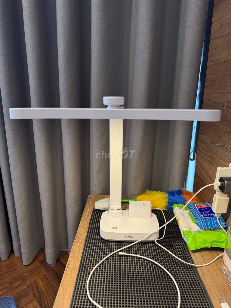 Đèn học chống cận UNIQ SOLAR E7 kiêm đèn ngủ