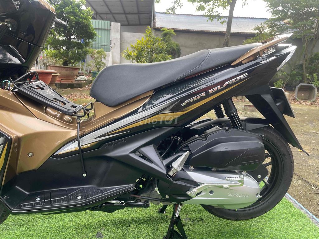 Honda Air Blade 2014 Vàng đồng 15.000km. Mua bán Xe máy tại Thị xã Phú Mỹ Bà Rịa - Vũng Tàu được đăng bởi Lê  Thanh Hải  hình 5