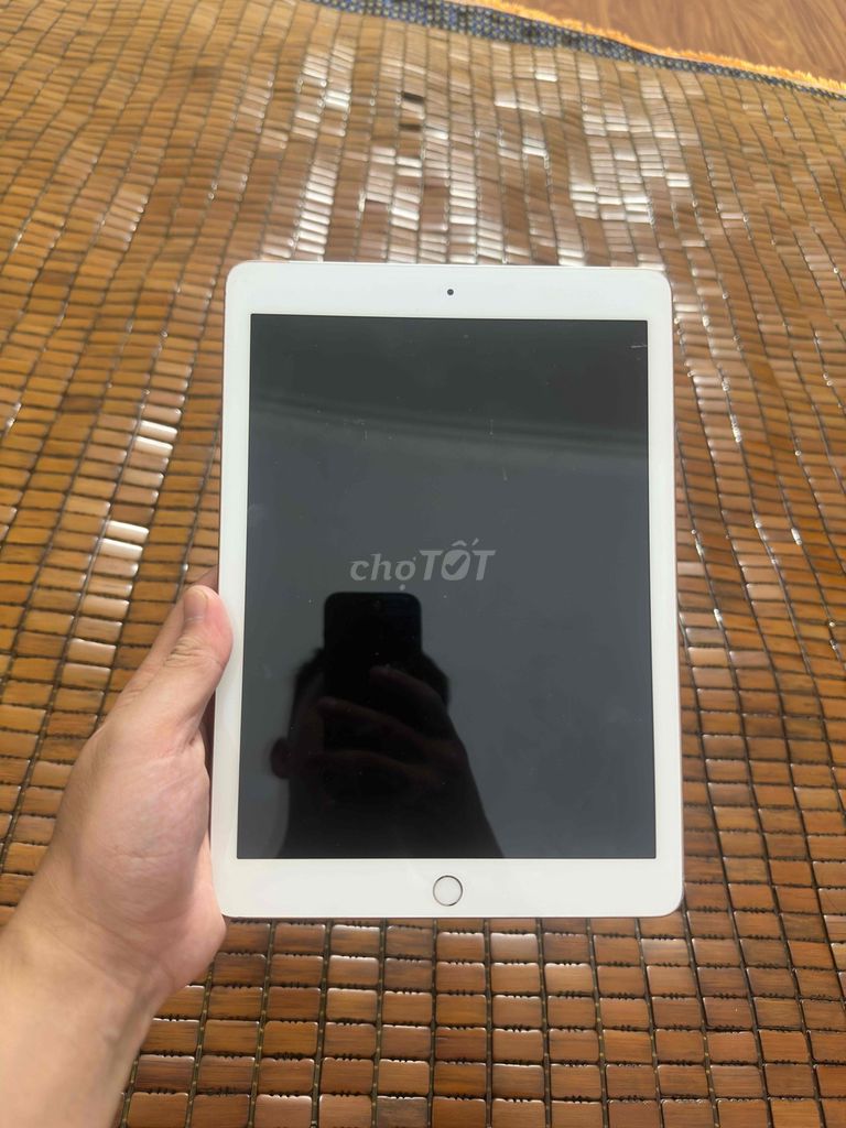 Apple iPad Gen 6 Vàng. Mua bán Máy tính bảng tại Thị xã Từ Sơn Bắc Ninh được đăng bởi trung hình 1