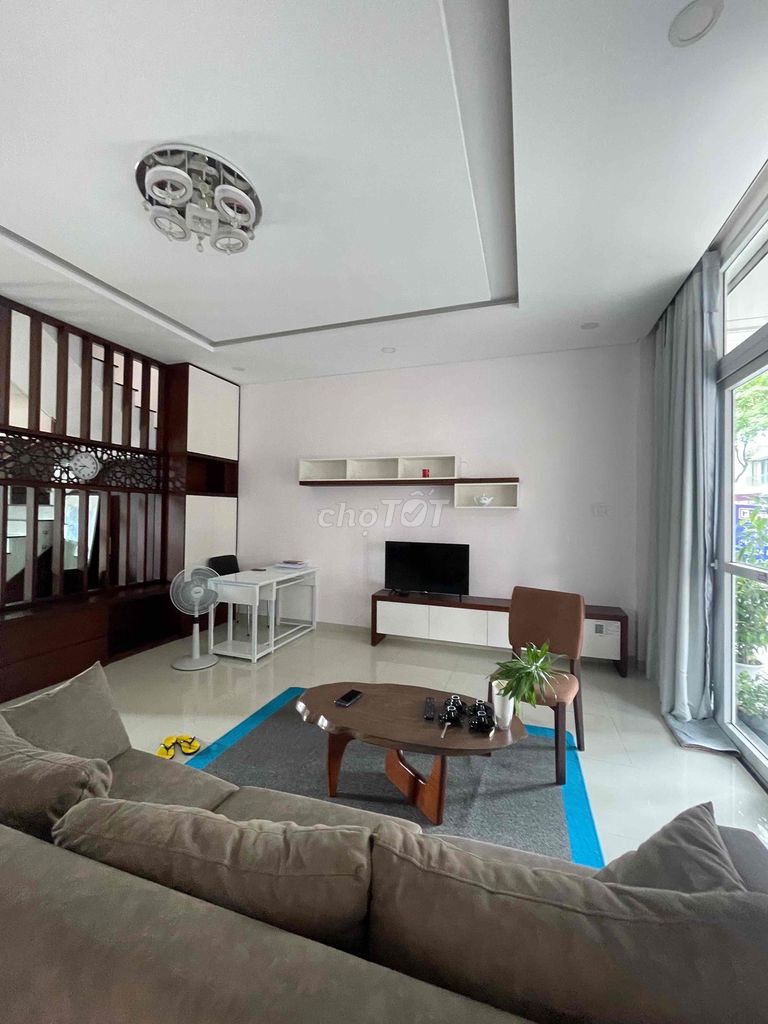Pet-friendly furnished house on the FPT City shophouse row — photo 1