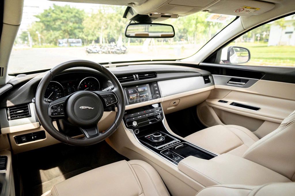 Jaguar XF 2016 PURE Trắng - 1 Chủ Từ Đầu. Mua bán Ô tô tại Quận 7 Tp Hồ Chí Minh được đăng bởi FatCar Auto hình 7