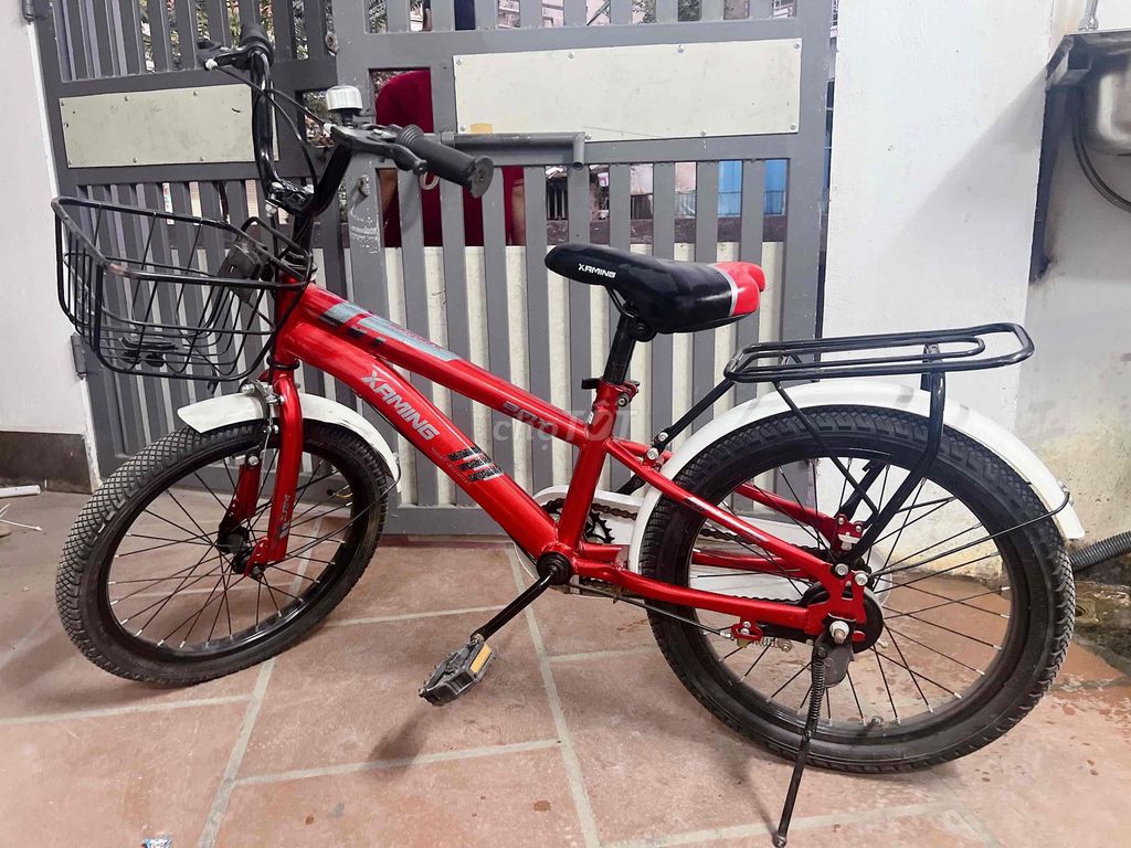 Xe đạp trẻ em XAMING Đỏ 18 inch Mới 99%. Mua bán Xe đạp tại Quận Hoàng Mai Hà Nội được đăng bởi Nhung hình 4