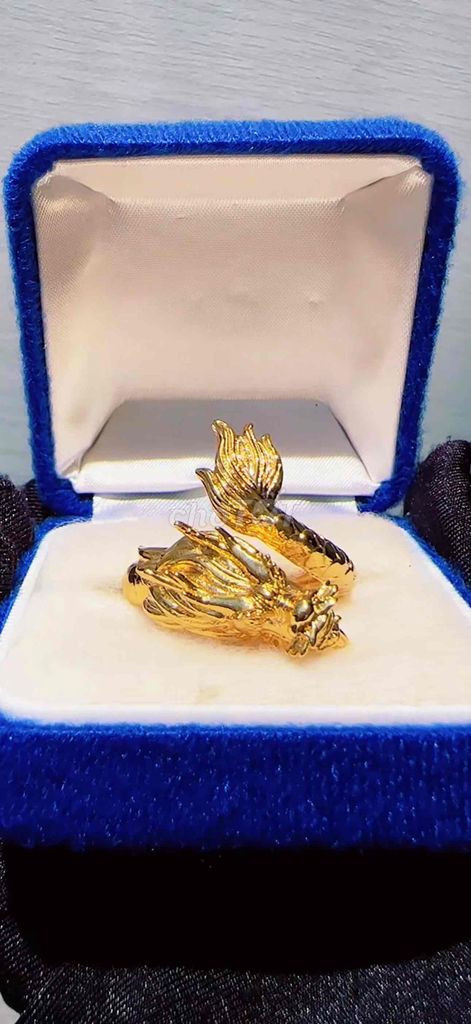 rồng vô cùng tinh xảo lên tay nhẫn nam
