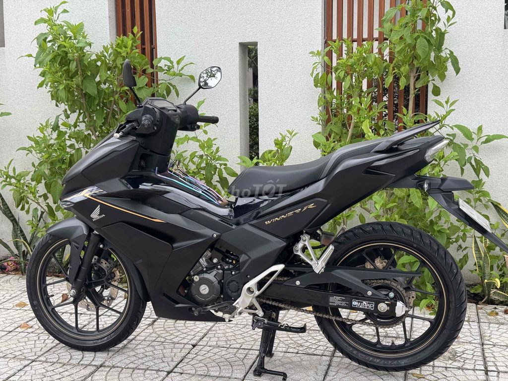 Владелец автобуса Honda Winner R ABS 47, черный