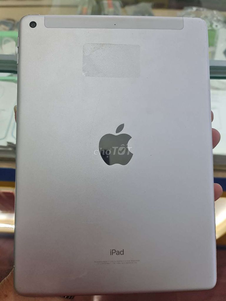 Apple iPad (thế hệ 6) 32GB Bạc. Mua bán Máy tính bảng tại Thành phố Biên Hòa Đồng Nai được đăng bởi Lehoang Minhphu hình 1