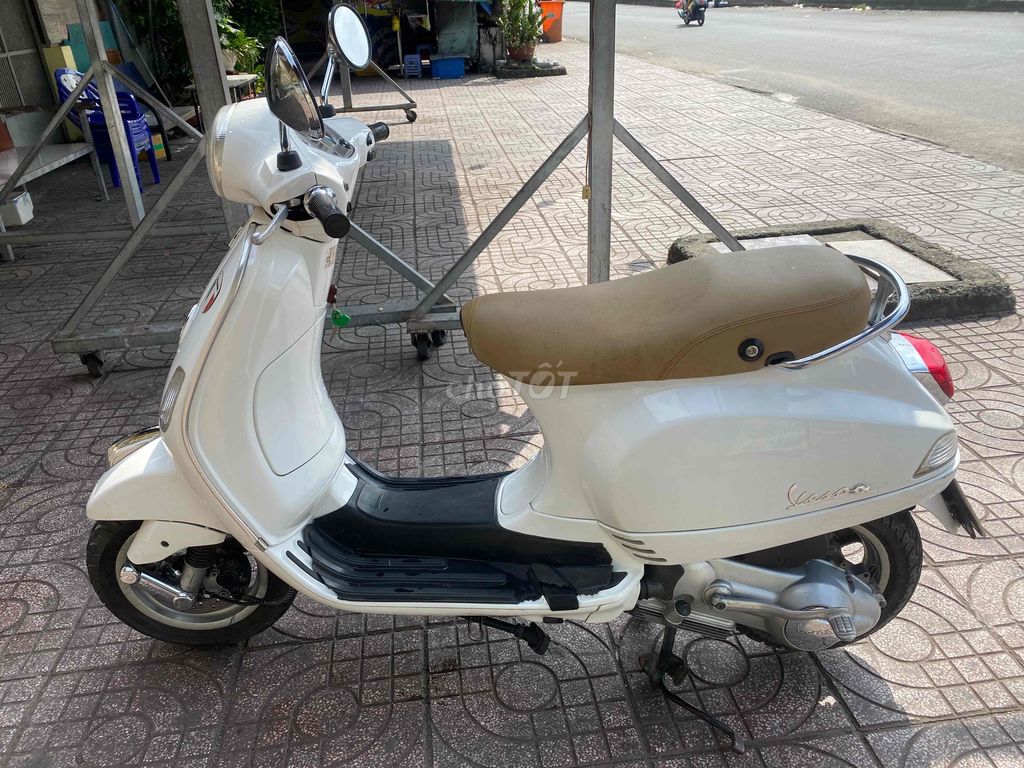 Piaggio Vespa LX 125 Trắng mới tinh. Mua bán Xe máy tại Quận 7 Tp Hồ Chí Minh được đăng bởi thanh xuân hình 4