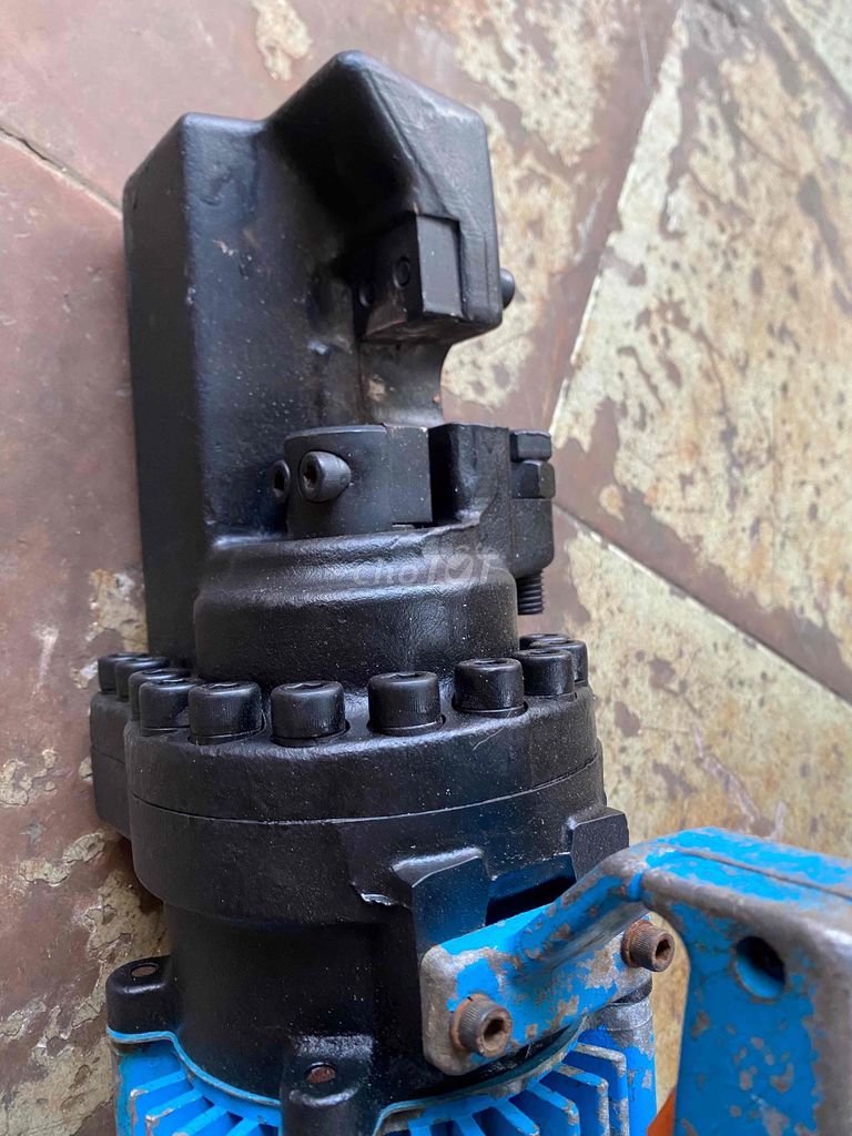 Máy cắt sắt thủy lực 25. Mua bán Đồ chuyên dụng, Giống nuôi trồng tại Quận Gò Vấp Tp Hồ Chí Minh được đăng bởi Nguyen Cong Danh hình 1