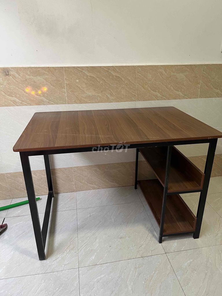 Bàn làm việc Khung sắt gỗ mpf 1m2x80cm. Mua bán Đồ dùng văn phòng tại Quận 12 Tp Hồ Chí Minh được đăng bởi Nguyễn Kha hình 1