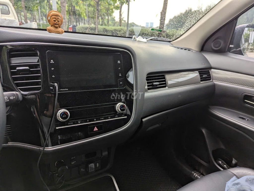 Bán xe Mitsubishi Outlander HCM. Mua bán Ô tô tại Quận 12 Tp Hồ Chí Minh được đăng bởi Linh Nguyen hình 4