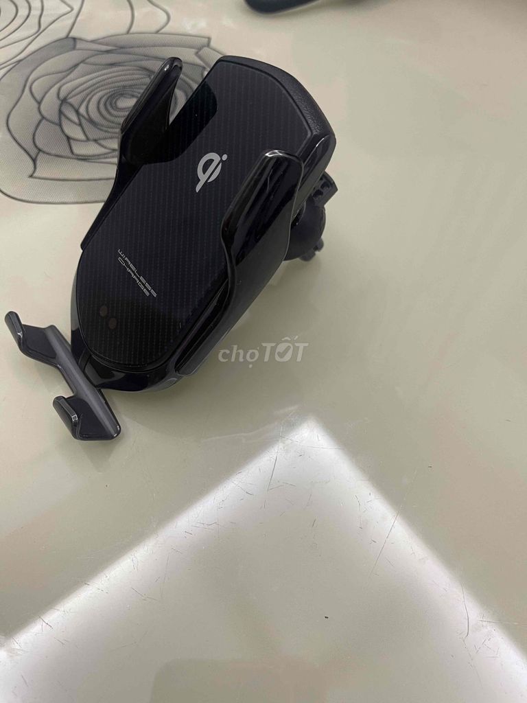 Bộ kẹp điện thoại kiêm sạc nhanh không dây xe ôtô